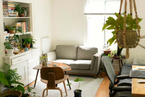 The First-Week Wave: How to Introduce Yourself to New Neighbors Without Making It Awkward