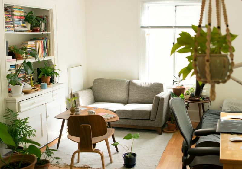 The First-Week Wave: How to Introduce Yourself to New Neighbors Without Making It Awkward