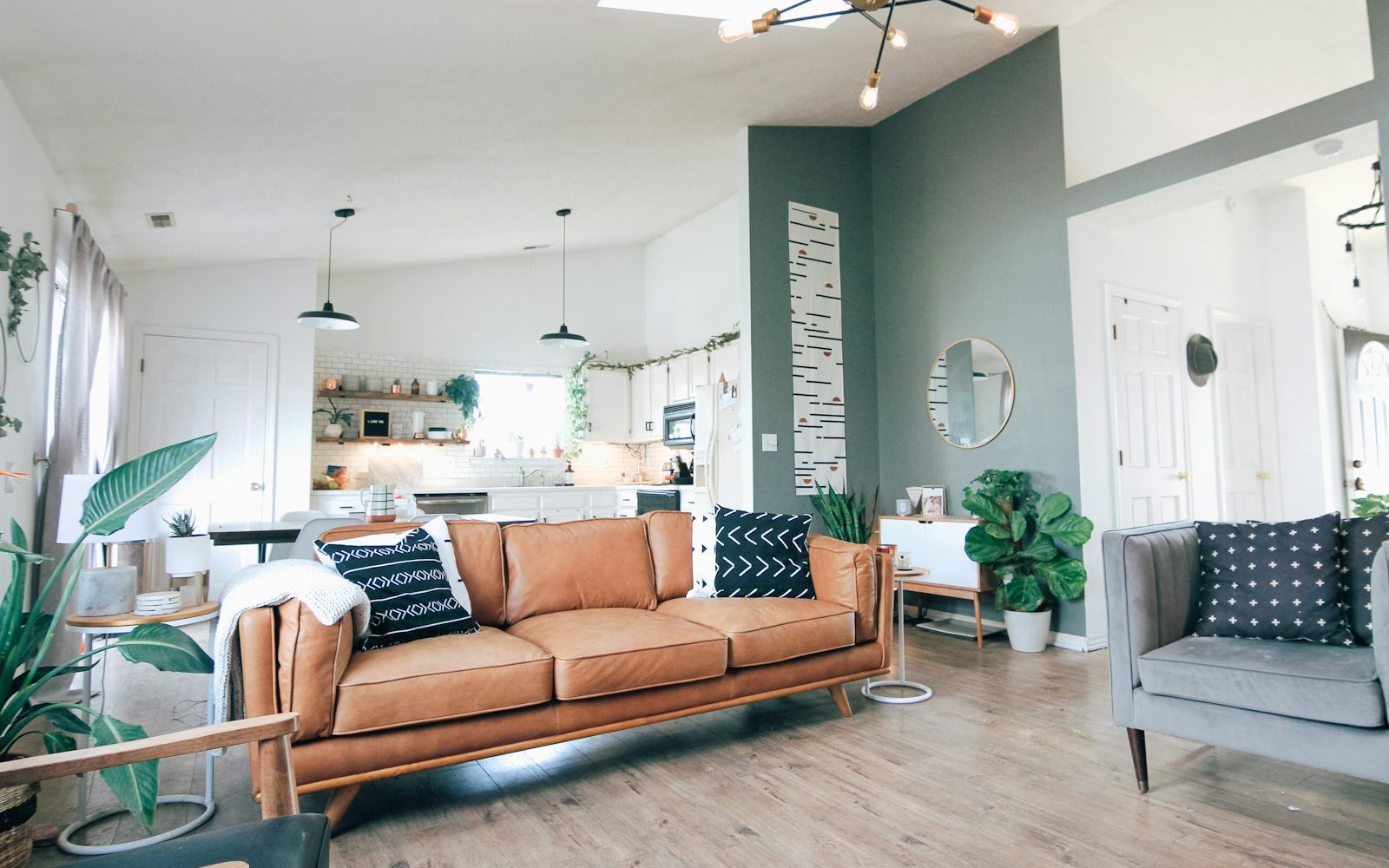 How to Hang Things on a Plaster Wall Without Losing Your Deposit