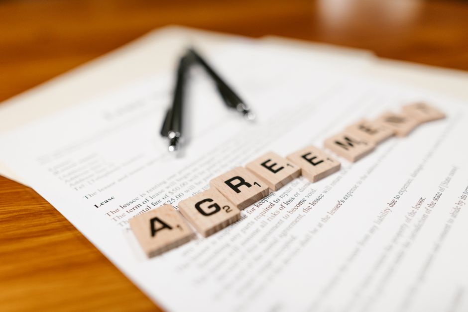 A printed lease agreement showing an early termination clause with a pen on top