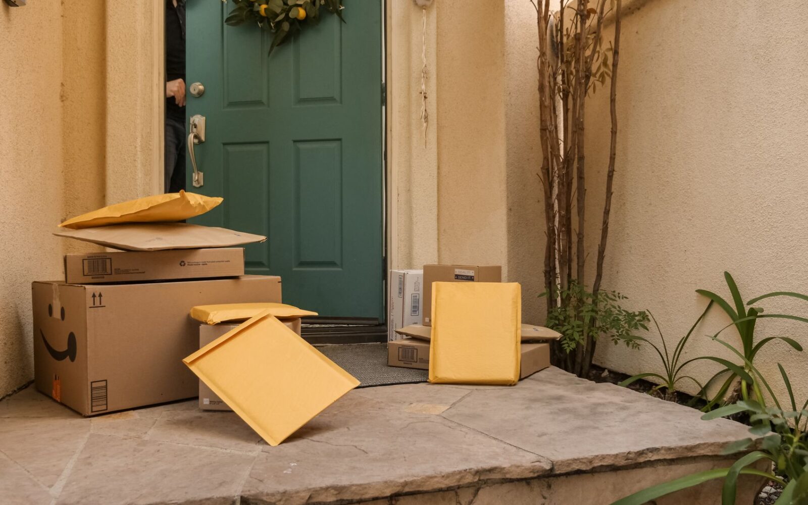 Managing Mail and Packages When You Travel for a Week